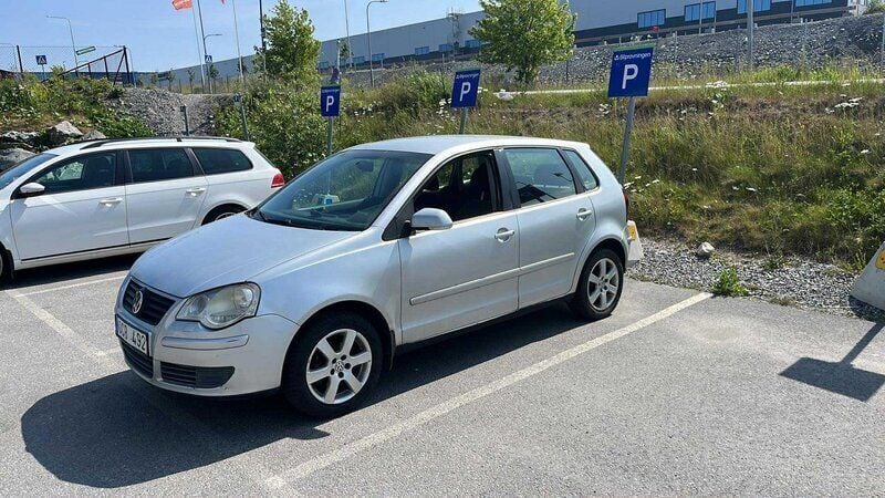 Silver Begagnad 2008 VW Polo Comfortline Halvkombi | 21 900 kr (Marknadspris) - Bild 1/4