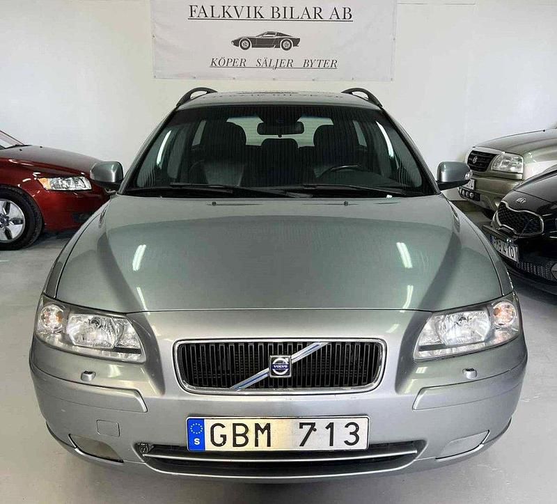 Silver Begagnad 2008 Volvo V70 Momentum Kombi | 44 900 kr (Marknadspris) - Bild 1/4