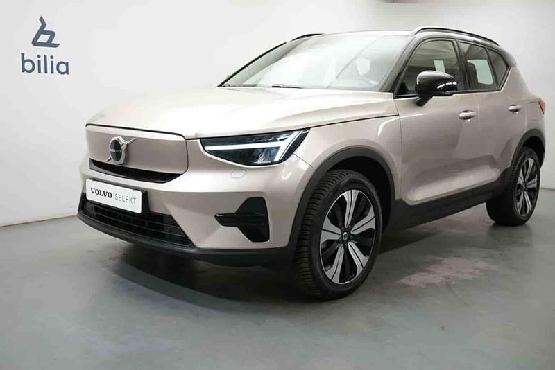 Grå Begagnad 2023 Volvo XC40 Single Motor SUV | 359 900 kr - Bild 1/1