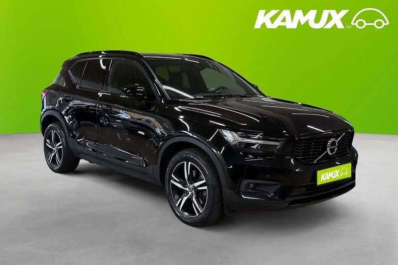 Svart Begagnad 2020 Volvo XC40 R-Design SUV | 314 900 kr (Marknadspris) - Bild 1/4