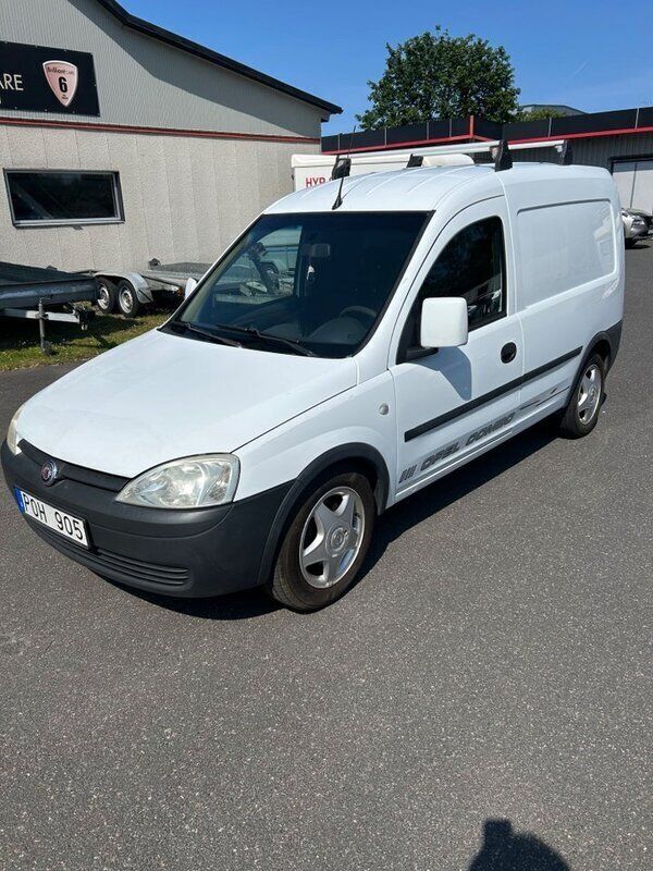 Vit Begagnad 2010 Opel Combo Minibuss | 29 900 kr (Lite dyr) - Bild 1/4