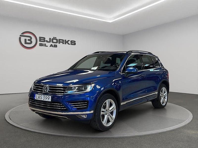 Blå Begagnad 2015 VW Touareg R-line SUV | 199 500 kr (Marknadspris) - Bild 1/4