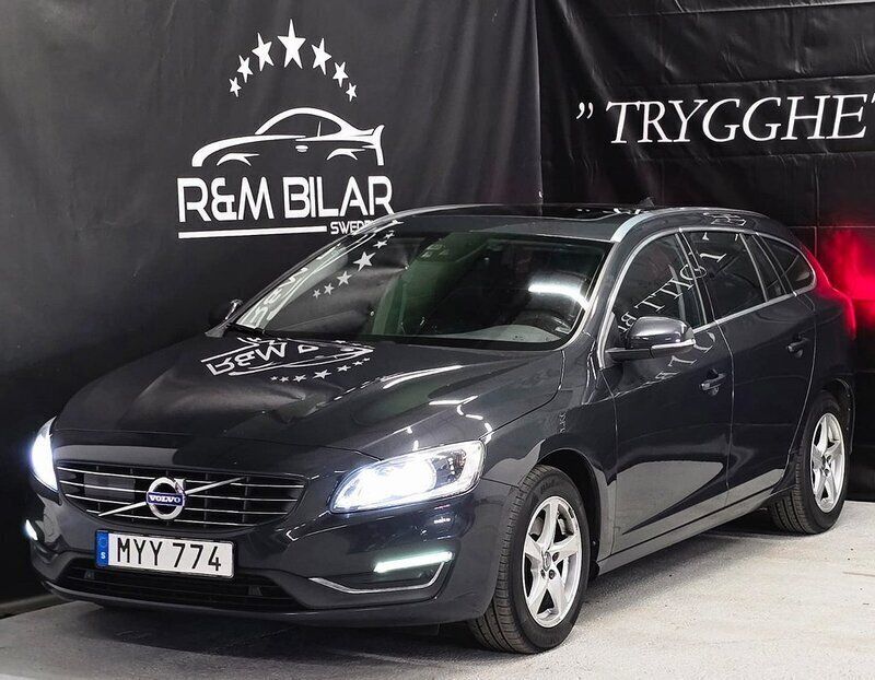 Grå Begagnad 2016 Volvo V60 Summum Kombi | 159 800 kr (Marknadspris) - Bild 1/4