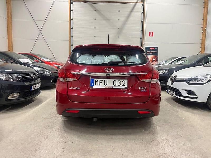 Begagnad Hyundai i40 Select 135 HK (99 kW) 2011 Röd Kombi