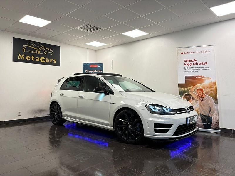 Vit Begagnad 2017 VW Golf VII R Halvkombi | 269 900 kr (Lite dyr) - Bild 1/4