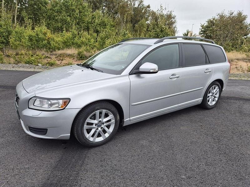 Grå Begagnad 2011 Volvo V50 Kinetic Kombi | 44 000 kr (Bra pris) - Bild 1/4