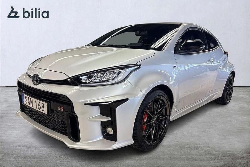 Vit Begagnad 2020 Toyota Yaris Halvkombi | 369 900 kr - Bild 1/3