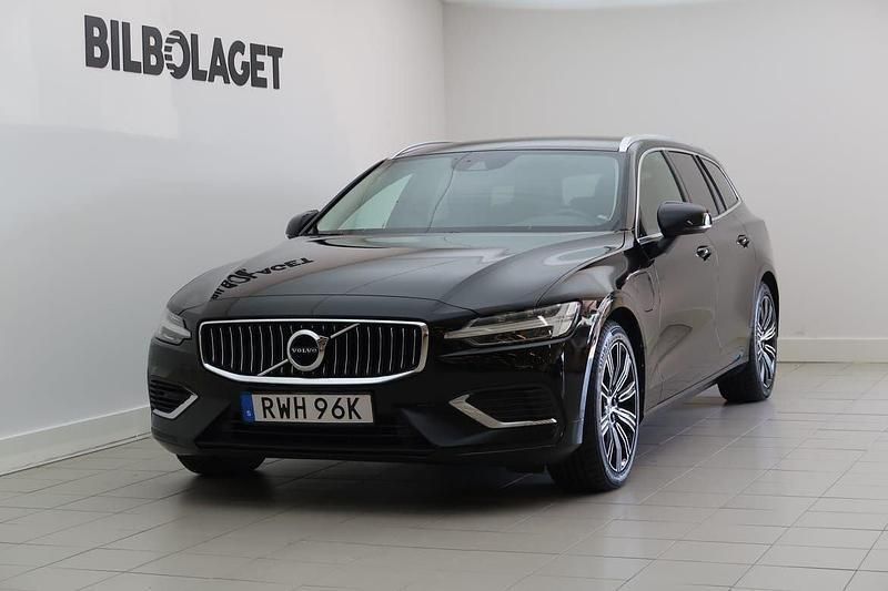 Svart Begagnad 2022 Volvo V60 Kombi | 379 800 kr (Marknadspris) - Bild 1/4