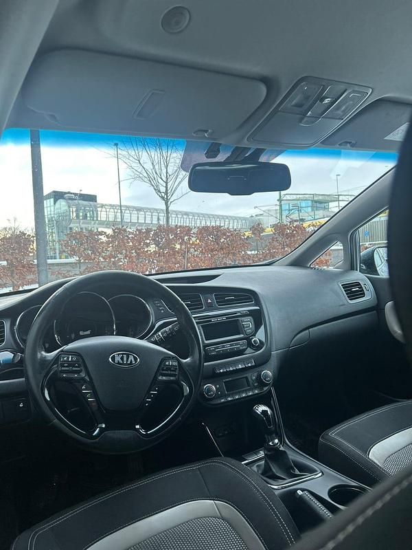 Begagnad Kia Ceed 128 HK (94 kW) 2013 Halvkombi