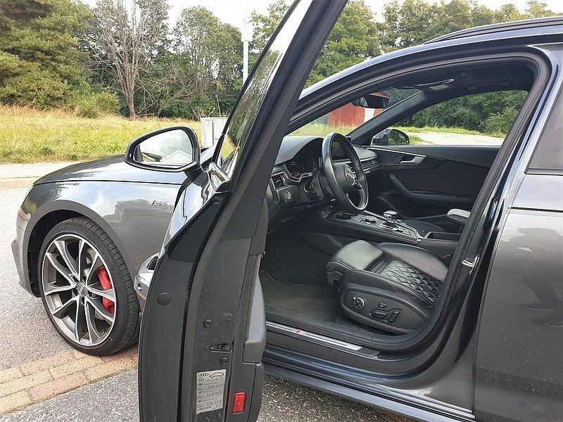 Begagnad Audi S4 Design 354 HK (260 kW) 2018 Daytonagrå päreffekt | svart läder s säten med hexagonsömmar Kombi