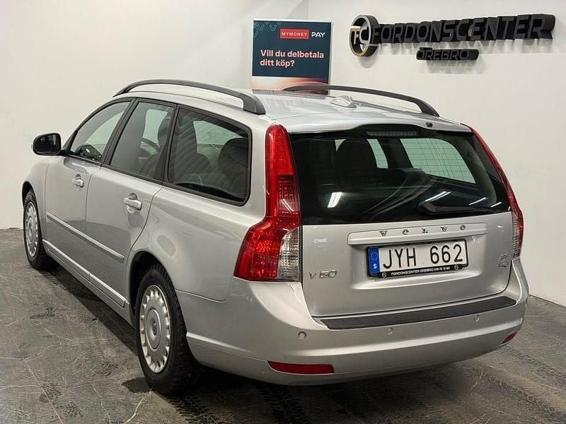 Begagnad Volvo V50 Momentum 125 HK (91 kW) 2009 Blå Kombi