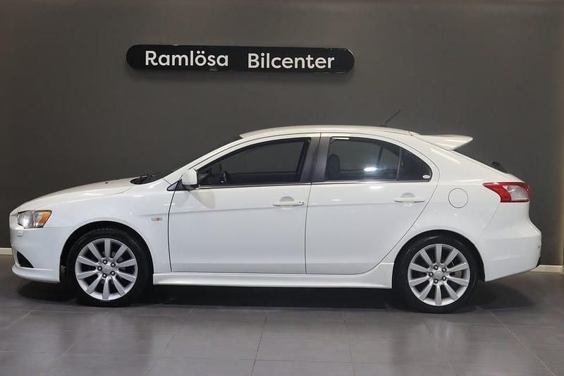 Begagnad Mitsubishi Lancer Sportback Inform 143 HK (105 kW) 2008 Vit Halvkombi
