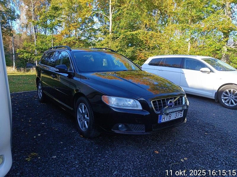 Svart Begagnad 2011 Volvo V70 Momentum Kombi | 55 000 kr (Marknadspris) - Bild 1/4