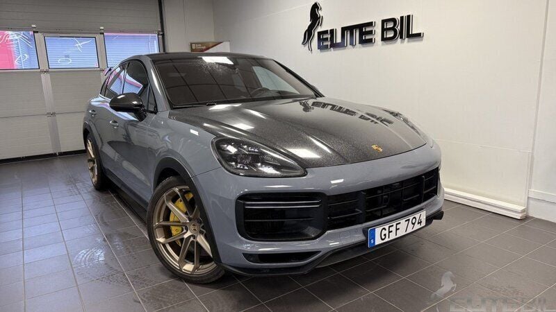 Ljusgrå Begagnad 2021 Porsche Cayenne Turbo GT SUV | 1 730 000 kr - Bild 1/4