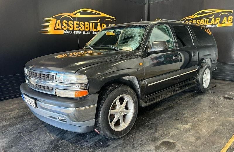 Mörkgrå (grå) Begagnad 2005 Chevrolet Suburban SUV | 99 900 kr - Bild 1/2
