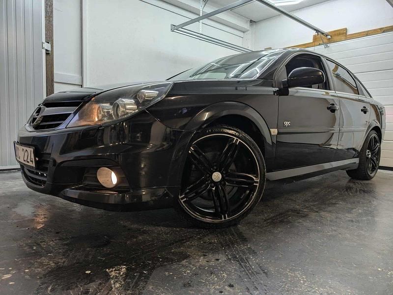 Svart Begagnad 2007 Opel Vectra GTS OPC Halvkombi | 29 900 kr - Bild 1/4