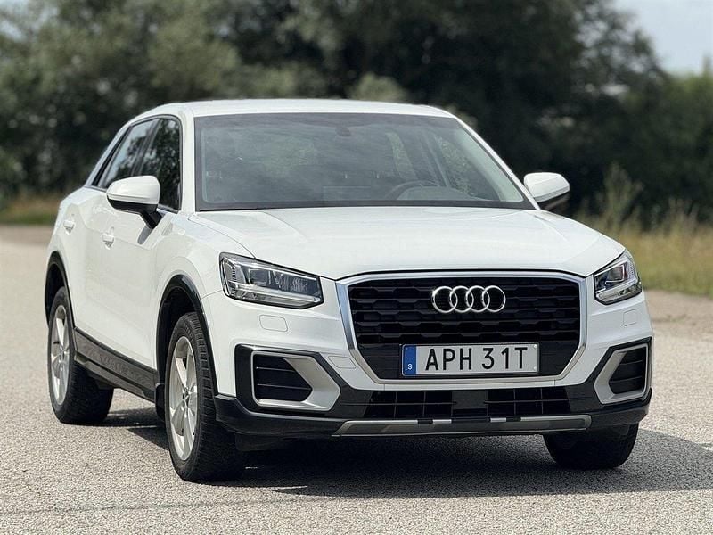 Vit Begagnad 2019 Audi Q2 Proline SUV | 169 900 kr (Marknadspris) - Bild 1/4