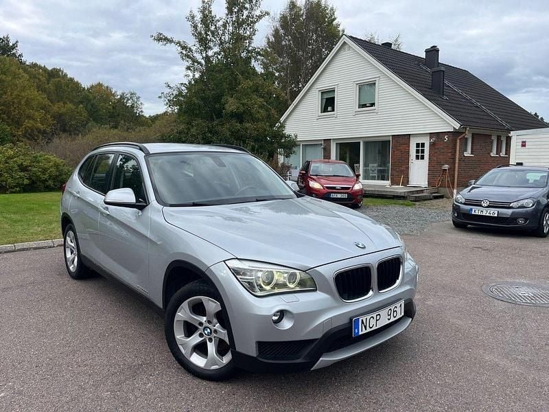 Silver Begagnad 2012 BMW X1 SUV | 79 000 kr (Marknadspris) - Bild 1/4