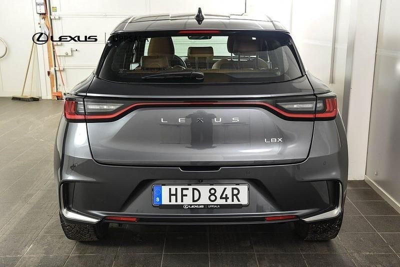 Begagnad Lexus LBX 136 HK (100 kW) 2024 Grå metallic SUV