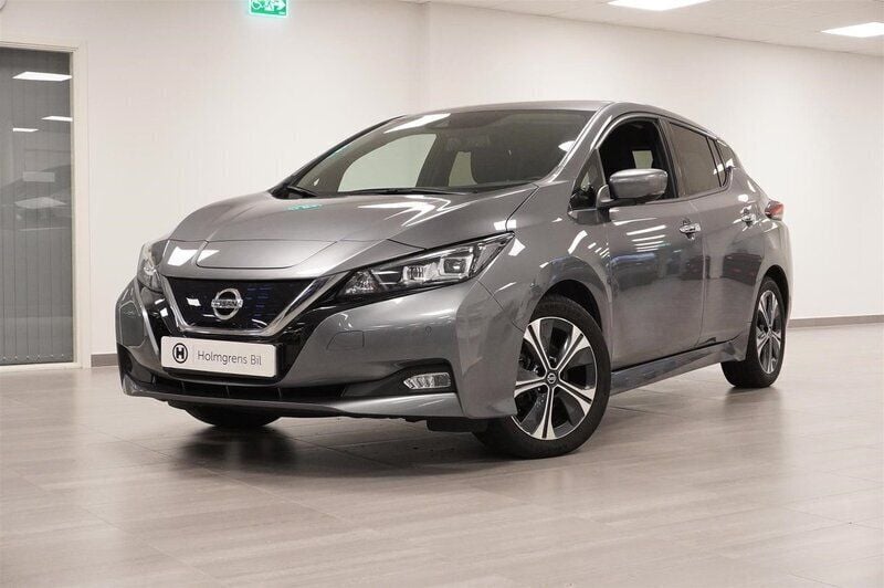 Grå/silver Begagnad 2023 Nissan Leaf N-Connecta Halvkombi | 249 900 kr (Marknadspris) - Bild 1/4