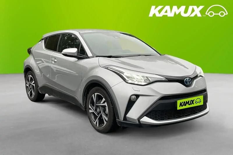 Silver/grå Begagnad 2023 Toyota C-HR Edition SUV | 298 700 kr (Marknadspris) - Bild 1/4