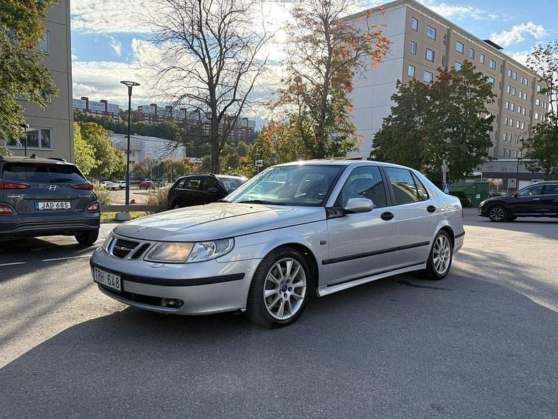 Grå Begagnad 2003 Saab 9-5 Aero Sedan | 26 000 kr (Bra pris) - Bild 1/4