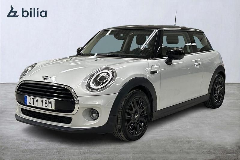 White silver met Begagnad 2019 Mini Cooper Essential Halvkombi | 159 900 kr (Marknadspris) - Bild 1/3