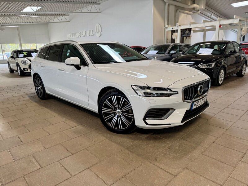 Vit (ice vit) Begagnad 2021 Volvo V60 Inscription Kombi | 274 500 kr (Bra pris) - Bild 1/4