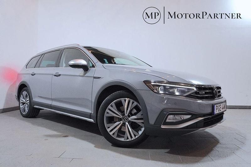 Grå Begagnad 2022 VW Passat Alltrack Kombi | 289 900 kr (Marknadspris) - Bild 1/4