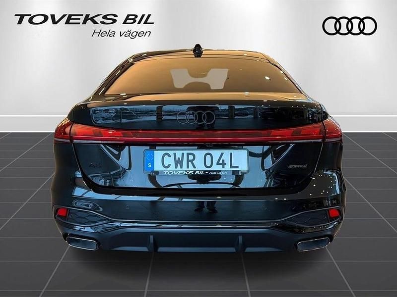 Ny Audi A5 S-Line 252 HK (185 kW) 2025 Mytsvart metallic Sedan