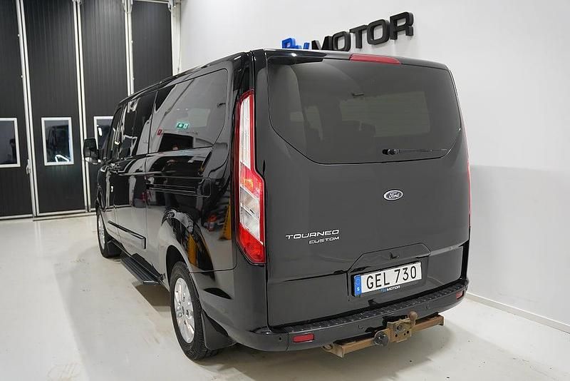 Begagnad Ford Tourneo Titanium 170 HK (125 kW) 2018 Svart Minibuss