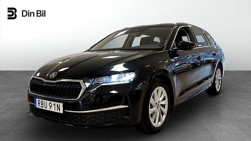 Black magic pärleffekt me Begagnad 2025 Skoda Octavia Selection Kombi | 299 900 kr (Marknadspris) - Bild 1/4