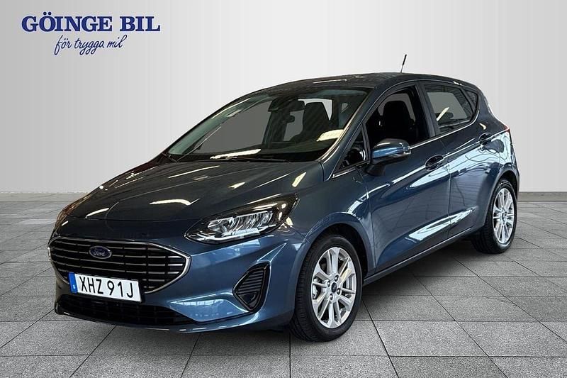 Blå Begagnad 2022 Ford Fiesta Titanium Halvkombi | 184 000 kr - Bild 1/3