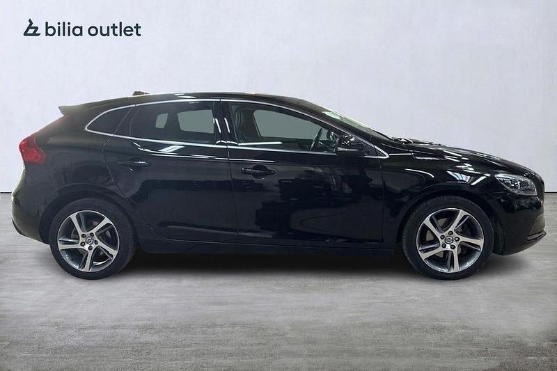 Begagnad Volvo V40 Summum 150 HK (110 kW) 2015 Svart Halvkombi