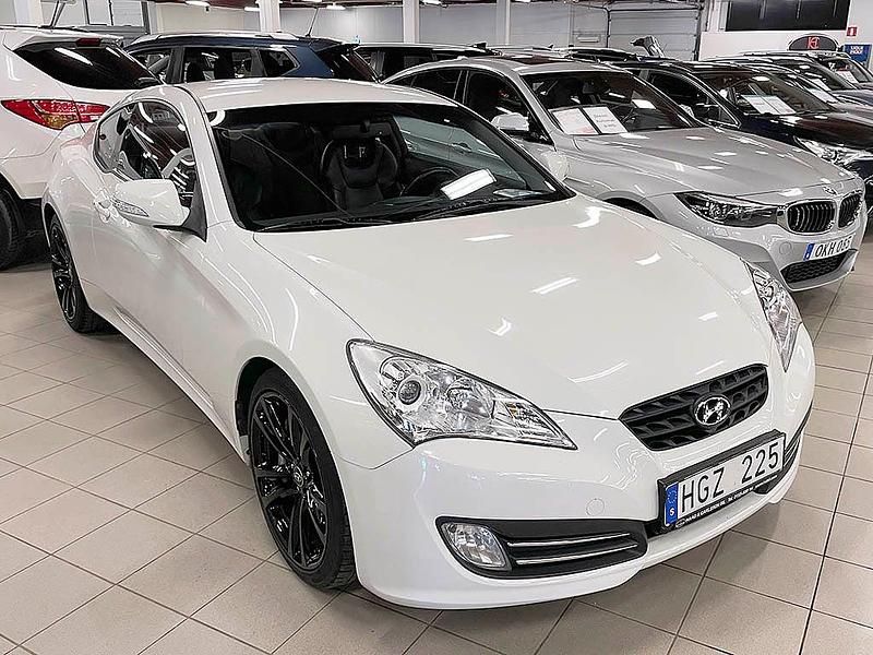 Begagnad Hyundai Genesis 304 HK (223 kW) 2010 Vit Sportkupé