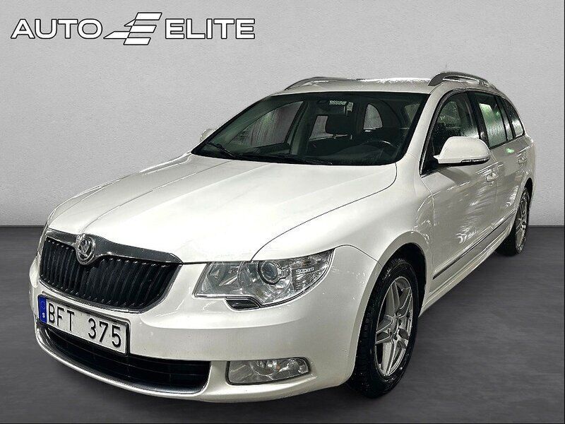 Vit Begagnad 2013 Skoda Superb Ambition Kombi | 79 800 kr (Superpris) - Bild 1/4