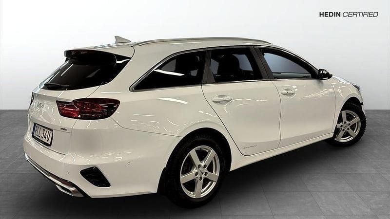 Begagnad Kia Ceed Advance 141 HK (103 kW) 2022 Vit Halvkombi