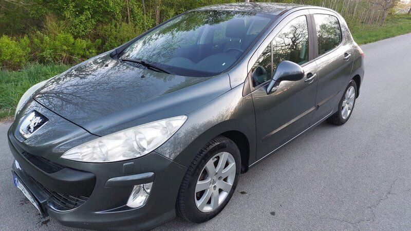 Mörkgrå (grå) Begagnad 2010 Peugeot 308 Halvkombi | 59 898 kr (Marknadspris) - Bild 1/4
