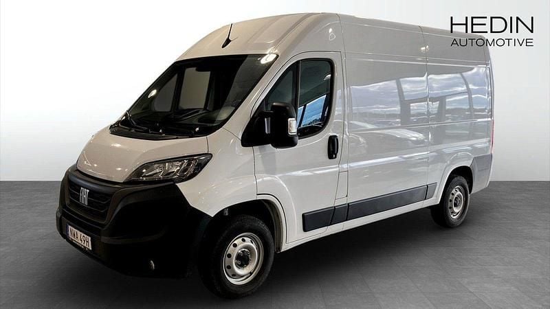 Vit (white) Begagnad 2023 Fiat Ducato Easy Van | 299 900 kr (Superpris) - Bild 1/4