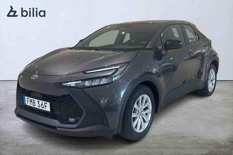 Grå Begagnad 2025 Toyota C-HR SUV | 299 900 kr - Bild 1/1