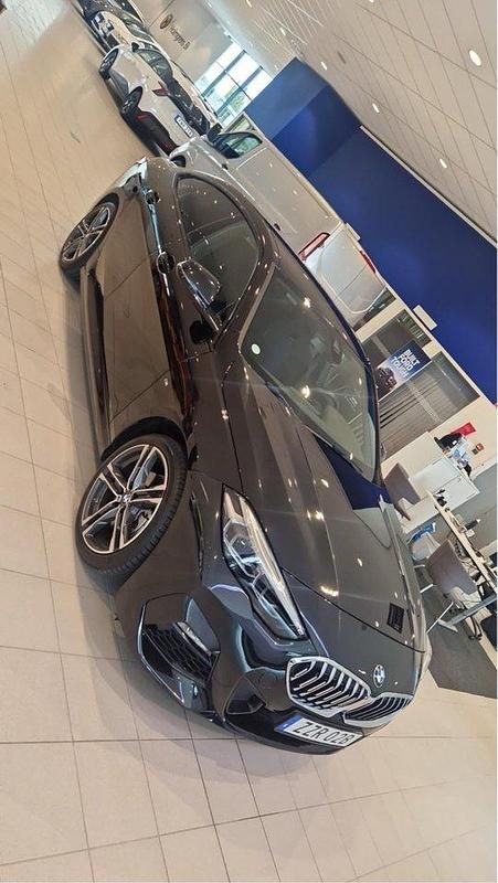 Svart Begagnad 2021 BMW 218 M Sport Sportkupé | 290 000 kr (Marknadspris) - Bild 1/3