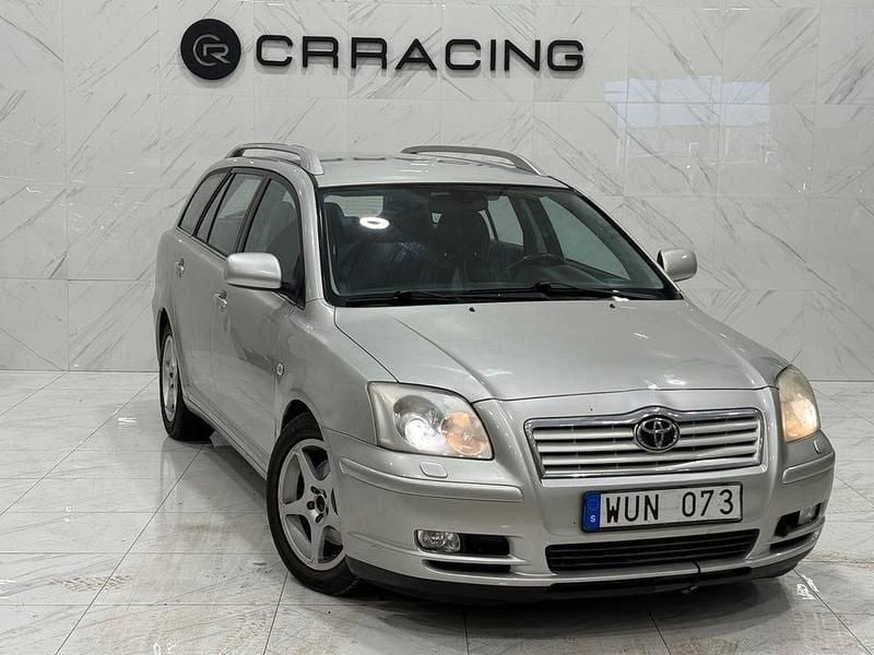Begagnad Toyota Avensis 147 HK (108 kW) 2005 Silver Kombi