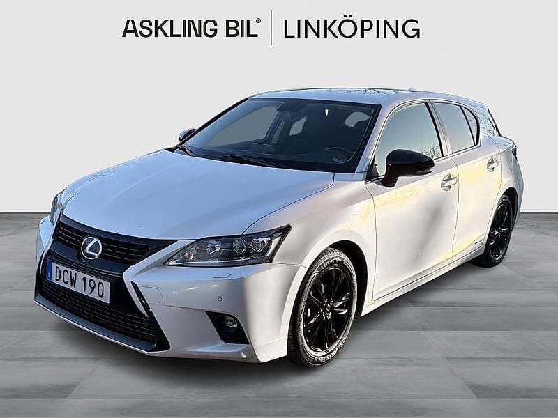 Vit Begagnad 2015 Lexus CT200h Sport Line Halvkombi | 149 000 kr (Marknadspris) - Bild 1/4