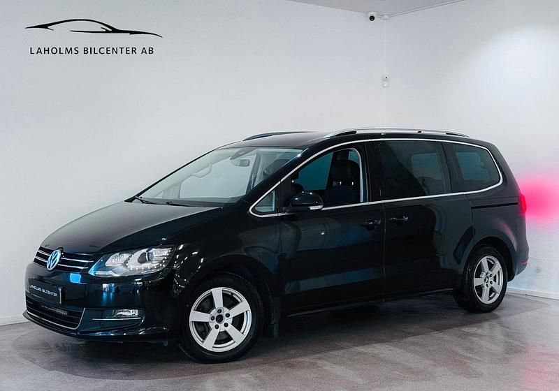 Svart Begagnad 2018 VW Sharan GT Minibuss | 209 900 kr (Bra pris) - Bild 1/4