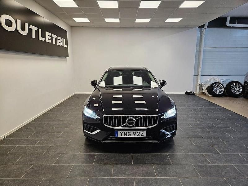 Begagnad Volvo V60 Inscription 253 HK (186 kW) 2021 Svart Kombi