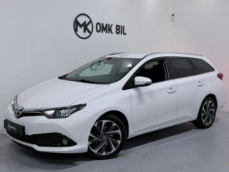 Vit Begagnad 2016 Toyota Auris Touring Sports Multidrive S Kombi | 124 900 kr (Lite dyr) - Bild 1/4