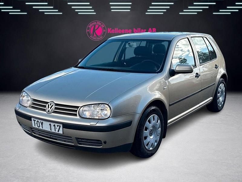 Ljusbrun Begagnad 2002 VW Golf IV Basis Halvkombi | 28 900 kr (Lite dyr) - Bild 1/4