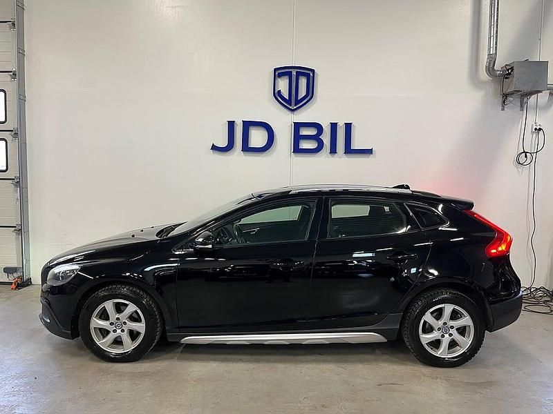 Begagnad Volvo V40 Momentum 114 HK (83 kW) 2014 Svart Halvkombi