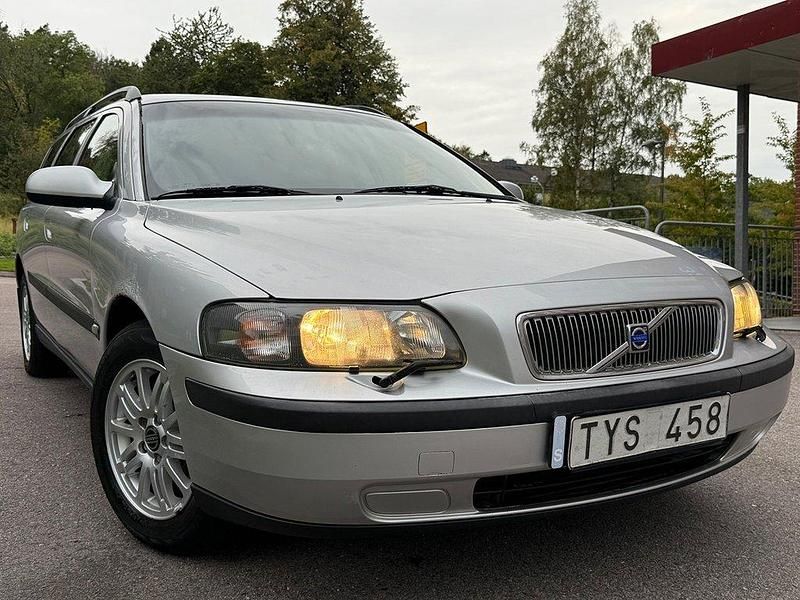 Ljusgrå Begagnad 2003 Volvo V70 Kombi | 12 900 kr (Bra pris) - Bild 1/4