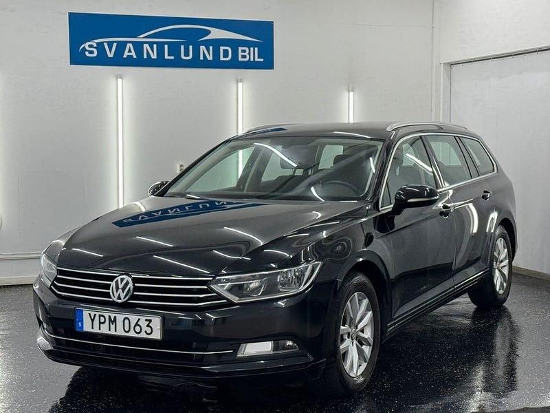 Svart Begagnad 2017 VW Passat Kombi | 149 800 kr (Marknadspris) - Bild 1/4